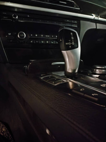 bmw-740-i-2010-big-10