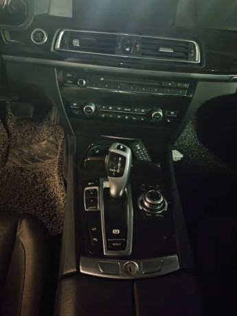 bmw-740-i-2010-big-8
