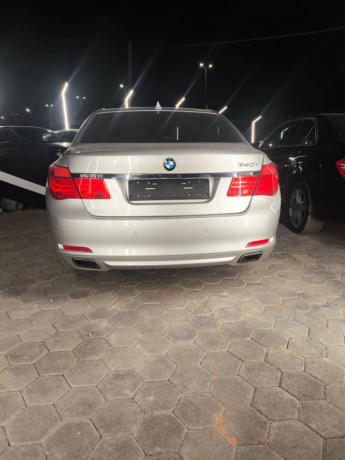 bmw-740-i-2010-big-2