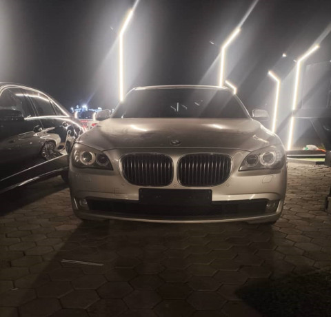 bmw-740-i-2010-big-0