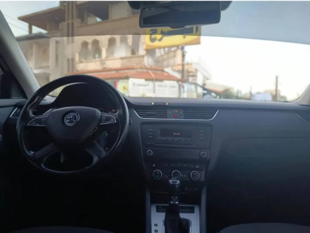 skoda-aoktafya-2015-big-6